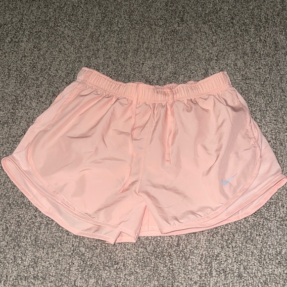 Women’s Pink/salmon size Large running shorts - Picture 1 of 2